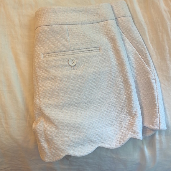 Scallop hem white short - Picture 2 of 2